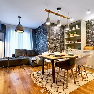 Stylish And High-end Designer In Center Sofía